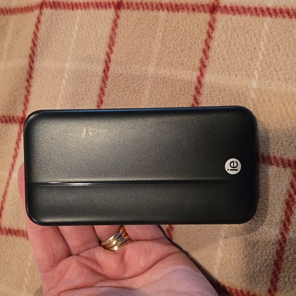 IEssentials portable charger 10000mAh 5x extra battery usb-c fast charge - Picture 5 of 5